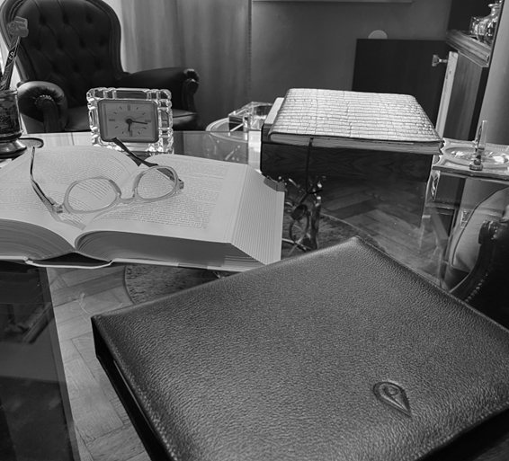 Escritorio de trabajo del Estudio Assad