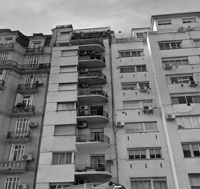Frente del edificio en Av. Santa Fe 1219