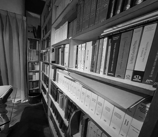 Biblioteca jurídica del estudio